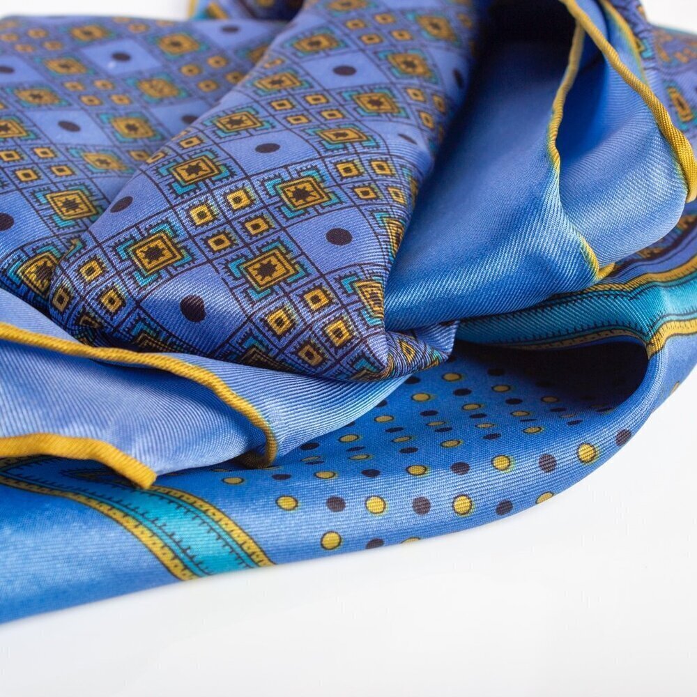Large Bandana Scarf | Mid Century Design | Vintage Shawl | 34x31 - Picture 5 of 10